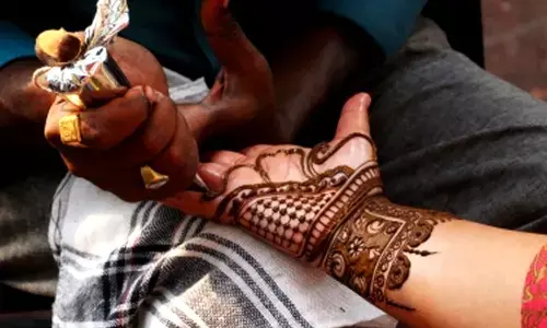Muslim mehendi artists