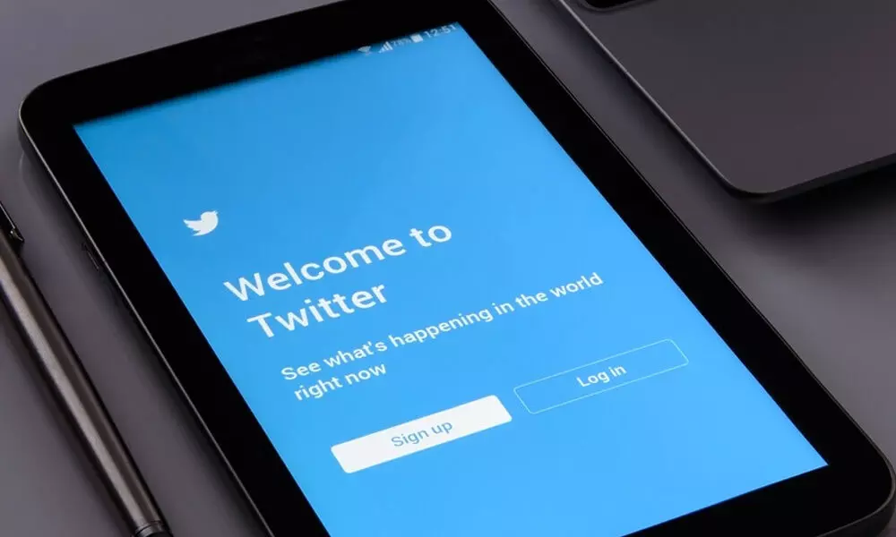 Twitter once again halts its account verification programme