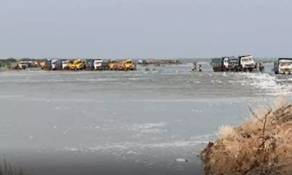 Hundreds of lorries trapped in Krishna river