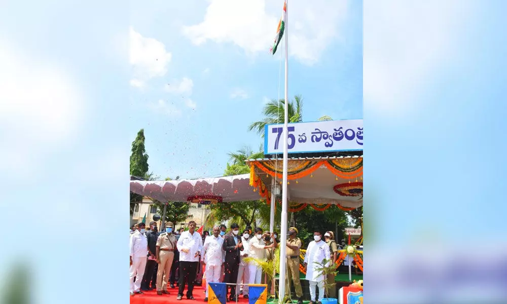 Legislative Affairs Minister V Prashant Reddy hoisting the national flag at Police Parade Grounds in Nizamabad on Sunday