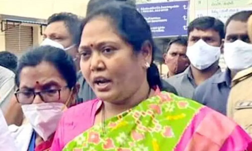 Home Minister M Sucharitha speaks to media at Govt General Hospital  in Guntur on Sunday