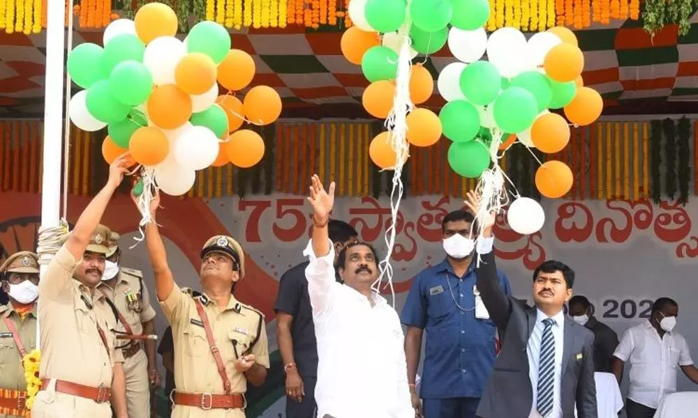 Minister Kurasala Kannababu releasing balloons at the I-Day celebrations in Visakhapatnam