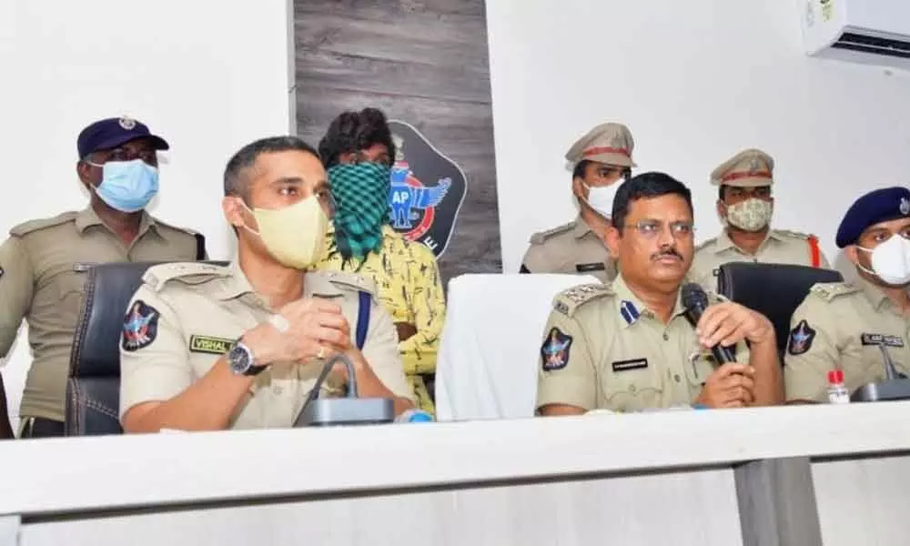 Guntur range DIG SV Rajasekhar, Guntur Urban SP Arif Hafeez, Guntur Rural SP Vishal Gunni producing the accused in Ramya murder case before media persons in Guntur on Monday