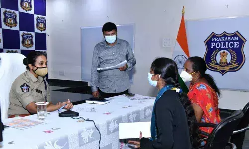SP Malika Garg interacting with complainants at the grievance redressal programme in Ongole on Monday