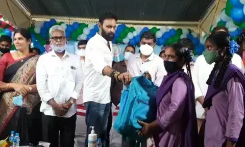 Civil supplies minister Kodali Nani distributing Jagananna Vidya Kanuka kits to children at ZP High School in Nandigama in Krishna district on Monday
