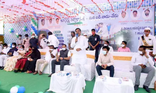 Deputy Chief Minister Amzath Basha addressing the gathering at the launch of Jagananna Vidya Kanuka and Mana Badi-Nadu Nedu programmes in Kadapa on Monday