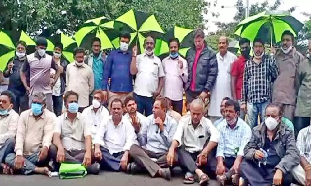 Visakhapatnam steel plant workers protests at admin building, raise slogans against privatisation