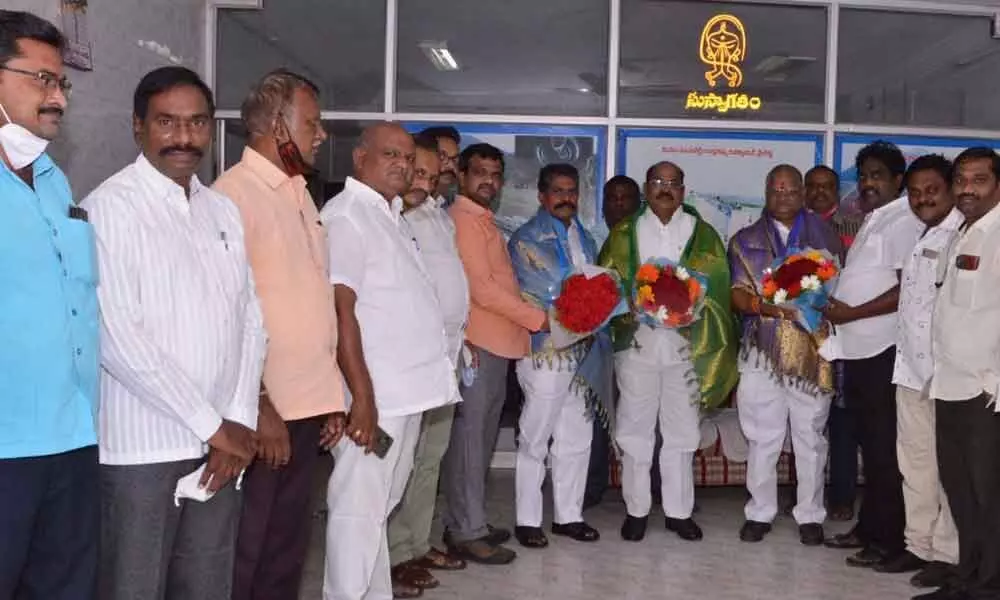 APNGOs Association Prakasam district leaders felicitating their state president and general secretary at Ongole on Tuesday
