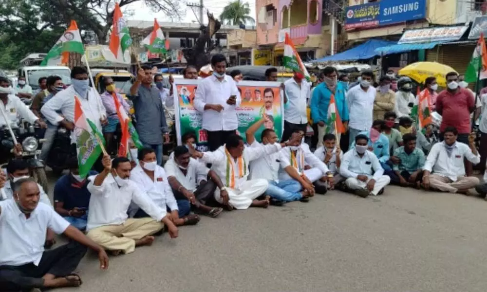 Congress leaders during a protest at Dharmaram in Peddapalli district on Tuesday