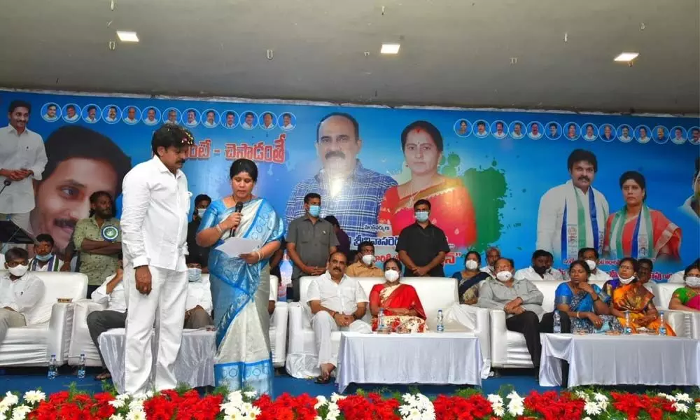 Singaraju Meena Venkatarao taking oath as OUDA Chairperson in the presence of Minister Balineni Srinivasa Reddy inOngole