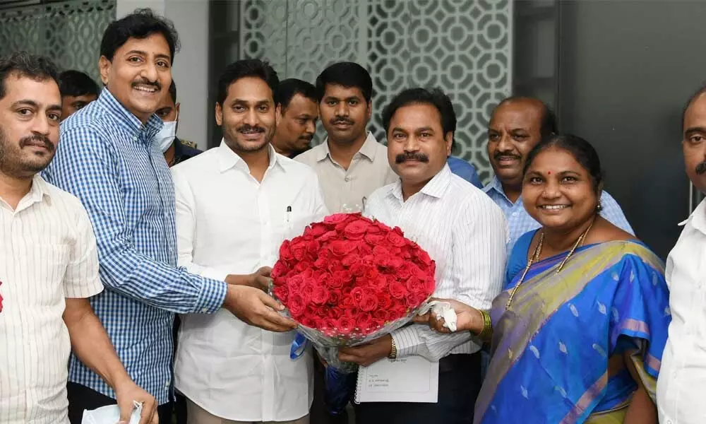 Representatives of AP Government Employees Federation and P MPDOs Association call on Chief Minister Y S Jagan Mohan Reddy to thank him for removing hurdles to their promotions at his camp office in Tadepalli on Tuesday