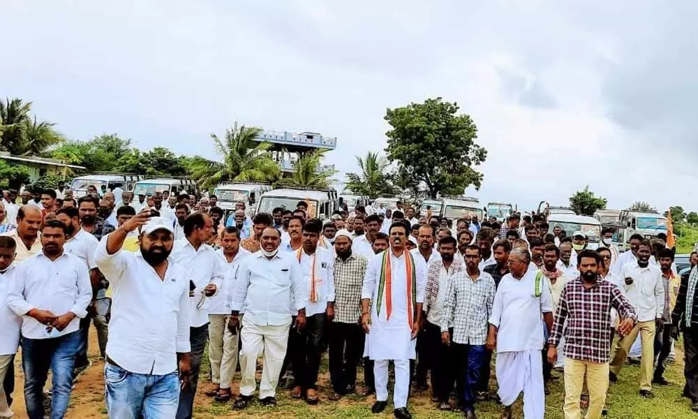 Devarkadra constituency Congress in-charge and TPCC secretary G Madhusudhan Reddy taking out a rally with party activists to Raviryala village on Wednesday
