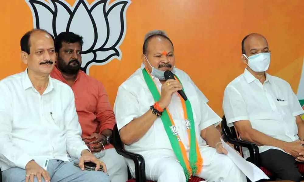 Former Minister Kanna Lakshminarayana and BJP leaders address a press conference at state party office in Vijayawada on Wednesday