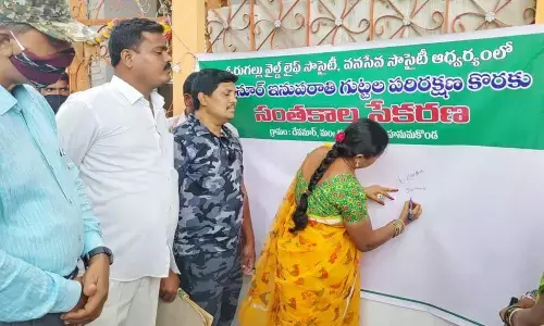 The residents, members of OWLS and Vana Seva Society at the signature campaign in Devunoor of Hanumakonda district on Wednesday