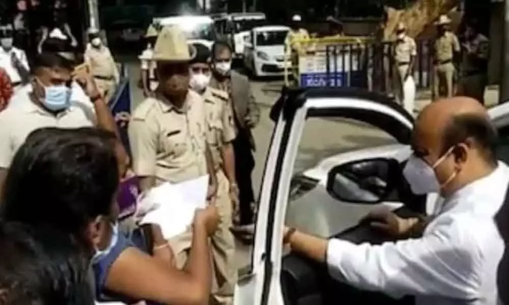 Woman stops CM Basavaraj Bommai, complains of rape threat by lady cop