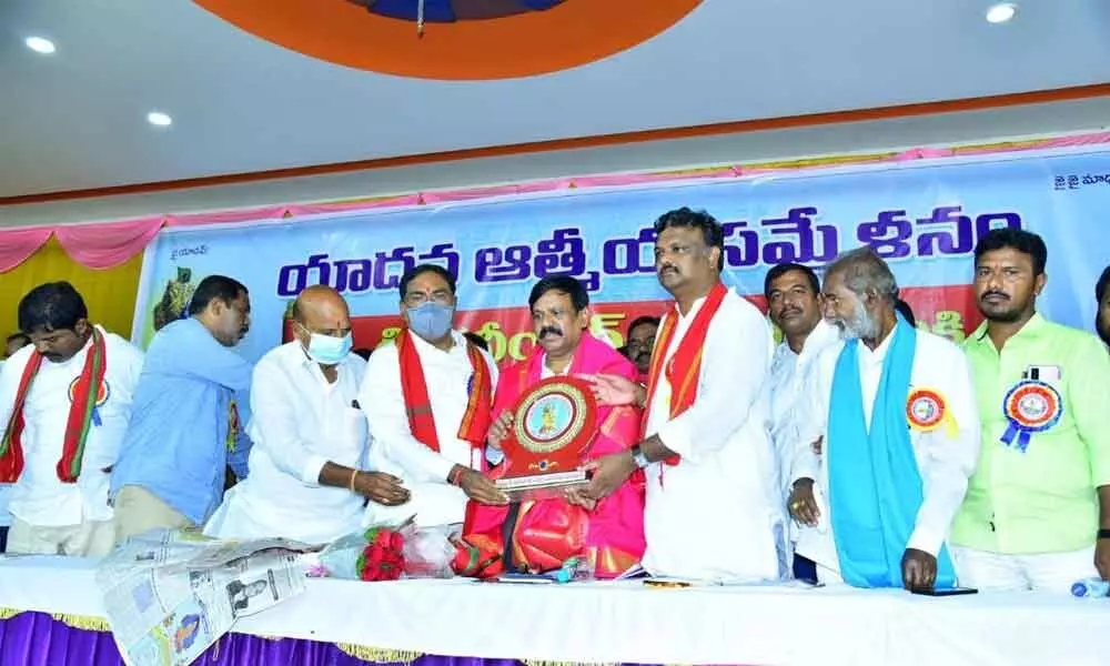 Minister for Panchayat Raj Errabelli Dayakar Rao felicitating Osmania University Vice-Chancellor Prof D Ravinder Yadav in Hanumakonda on Thursday