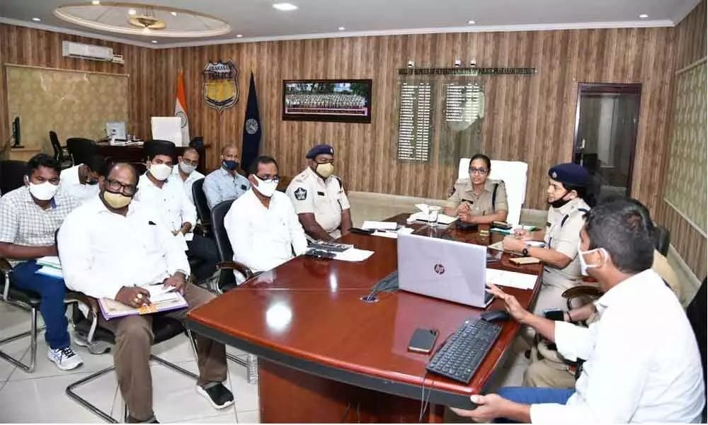 Prakasam district SP Malika Garg holding a meeting with police officials in Ongole on Thursday