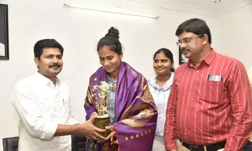 MP Dr M Gurumoorthy felicitating Indian Hockey team goalkeeper E Rajani in Tirupati on Friday