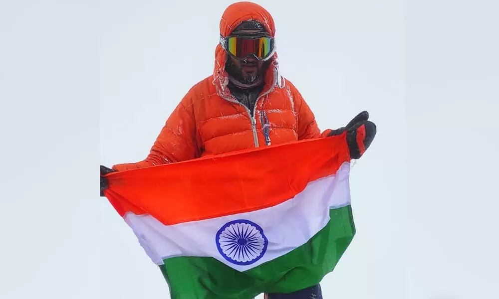 Umesh Achanta displaying the national flag atop Mount Elbrus