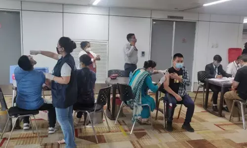 Afghan returnees get vaccinated against polio in New Delhi. (Photo| Twitter/ @mansukhmandviya)