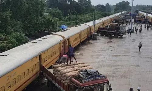 Kisan Rail with onions aboard leaves Tadepalligudem for West Bengal