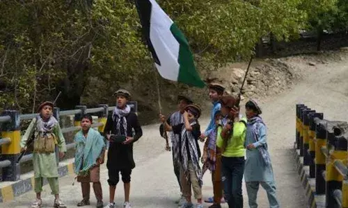 Children of local Afghan residents