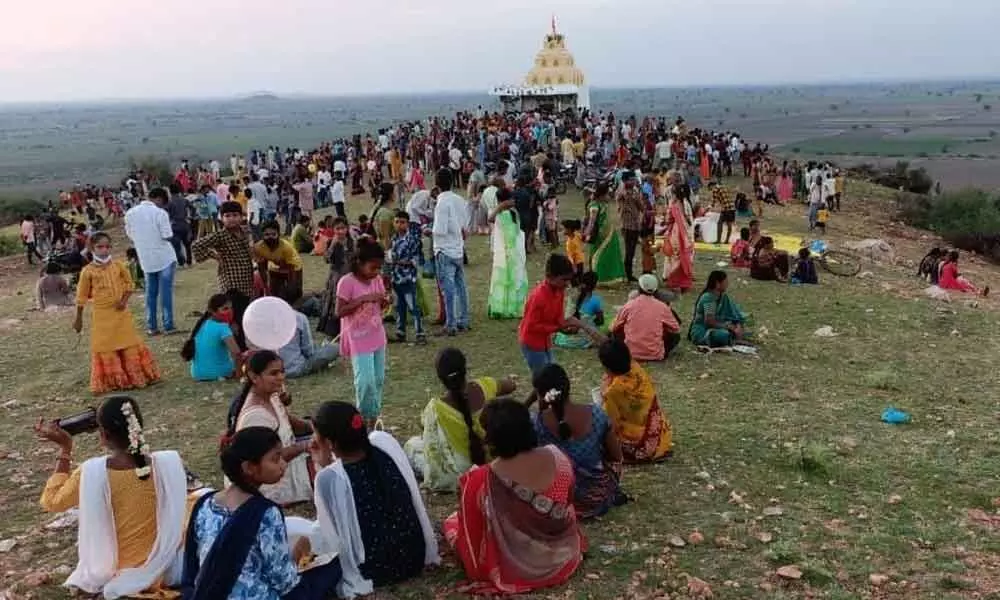 Devotees from across the district gather at Kondalaya Rayudu temple to offer scorpions to Lord Venkateshwara Swamy (Sri Kondala Rayudu Swamy) in Kodumur town on Monday.