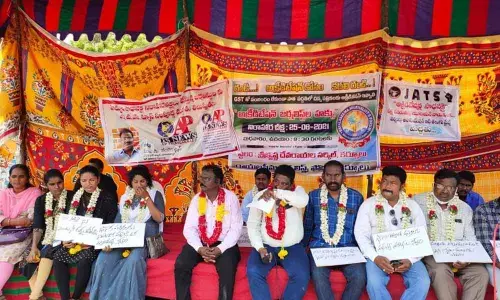 Journalists stage  relay hunger strike at Dharna Chowk on Wednesday