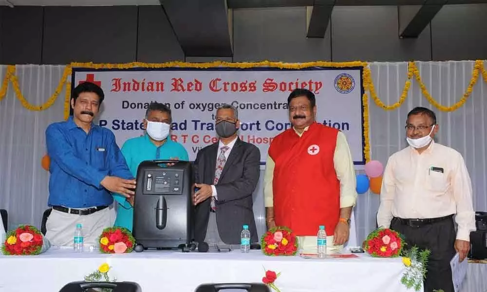 Andhra Pradesh Red Cross Chairman A Sridhar Reddy handing over an oxygen concentrator to APSRTC Vice-chairman Dwaraka Tirumala Rao at RTC hospital in Vijayawada on Thursday