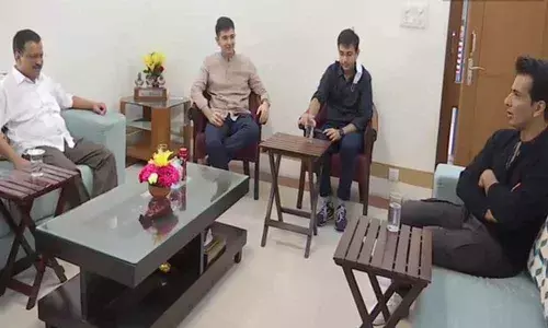 Visual of meeting of Sonu Sood and Delhi CM Arvind Kejriwal (Photo/ANI) . Image Credit: ANI