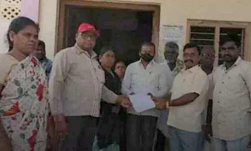 CPI (ML) leaders submitting a representation to senior assistant Rambhupal Reddy in Nandikotkur on Friday