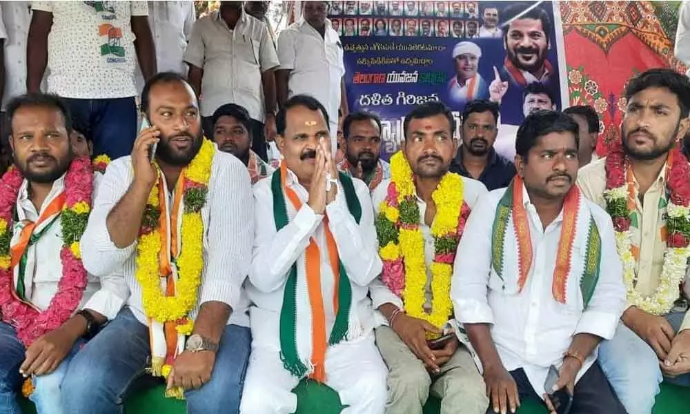 Senior Congress leader V Shankar and youth Congress leaders participating in Satyagraha at Ambedkar Colony in Shadnagar on Friday