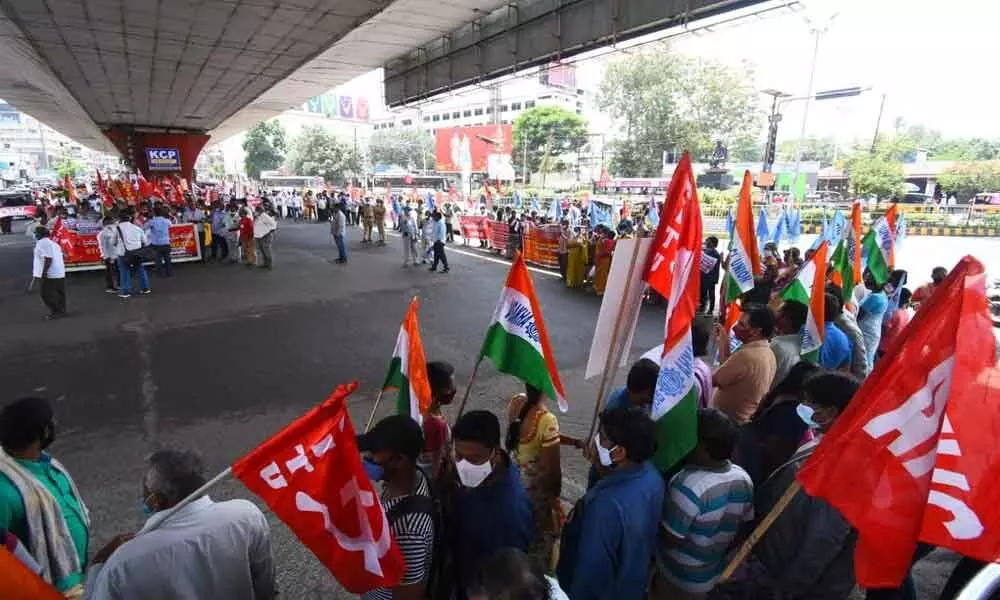 The protestors forming human chain in Visakhapatnam on Monday
