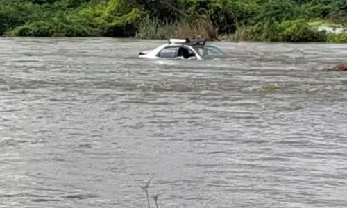 Car that swept away in Marpalli stream on Sunday night
