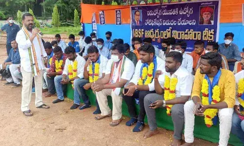 Warangal: Congress flays delay in jobs notification