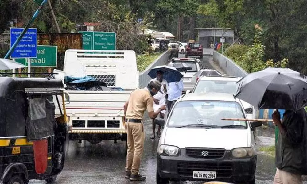A file photo of authorities checking travellers arriving from Kerala via Bavali checkpost in H.D. Kote, Karnataka.