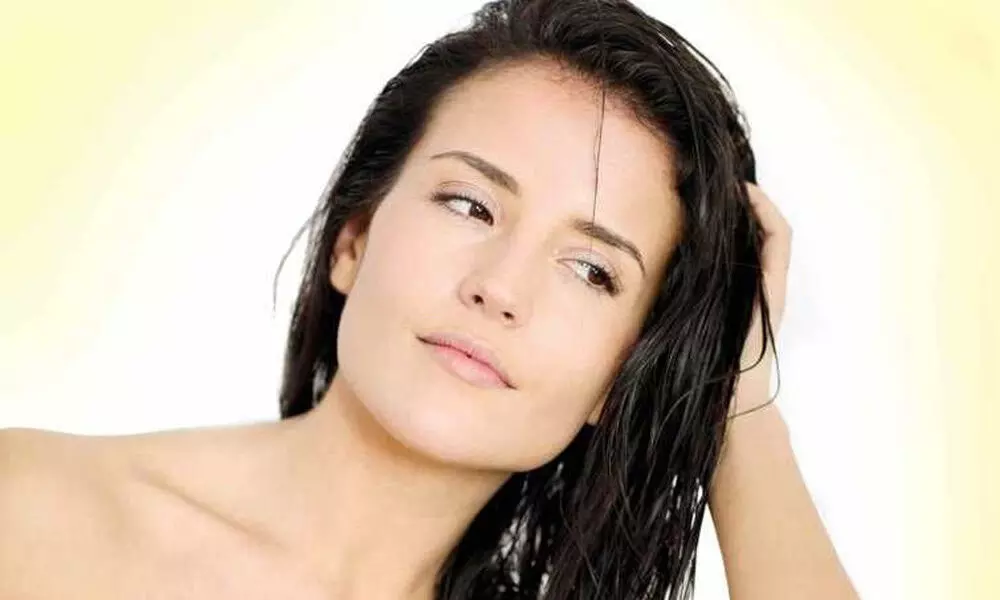 Does using oil on your hair cause it fall?