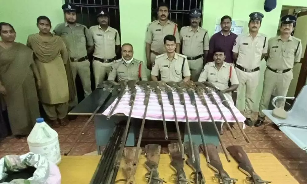 The police displaying the rifles and ammunition seized from Singu Venkatesh in Eluru on Tuesday