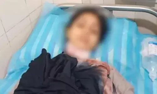 An unidentified man slits throat of a woman in Kamareddy, condition critical