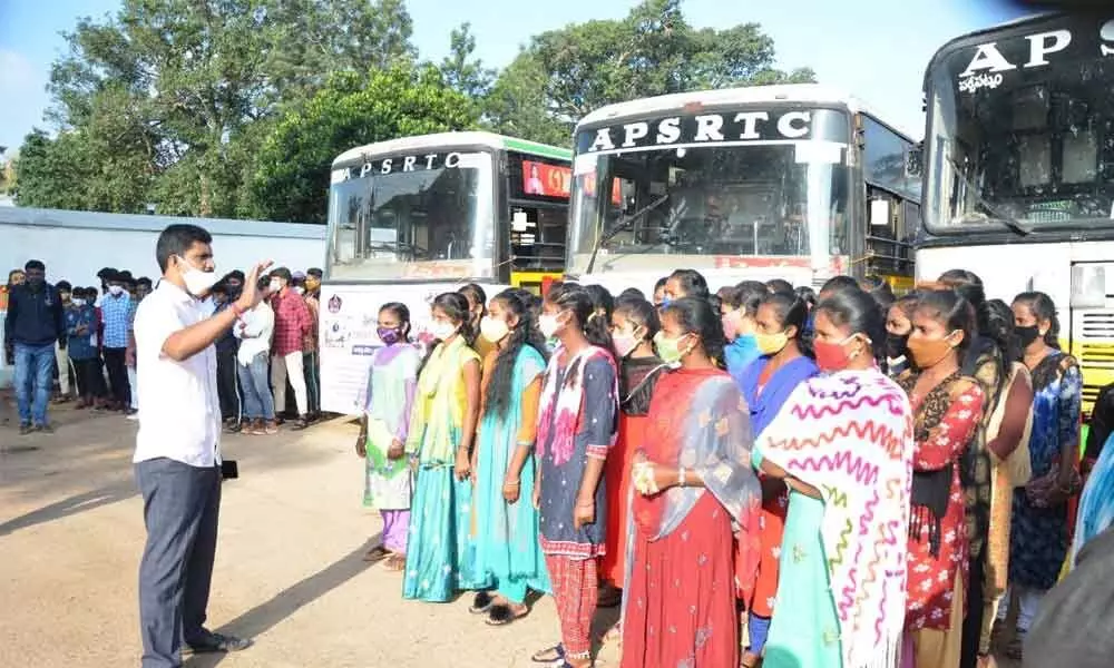 Three buses flagged off at Chintapalli for the aspirants in Visakhapatnam on Wednesday
