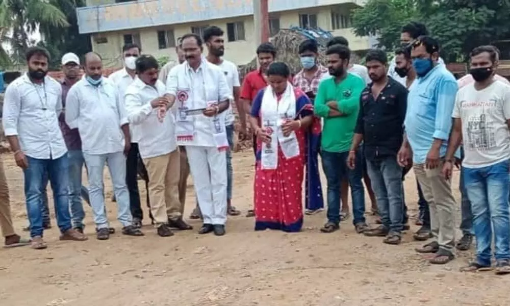 JSP leaders staging a protest in Gajuwaka constituency in Visakhapatnam on Thursday