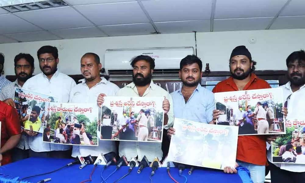TNSF leaders show photos of TDP leaders  arrested by police, at Press Club in Tirupati