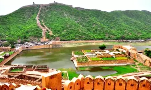 Jaipurs Hawa Mahal and Amer Fort too