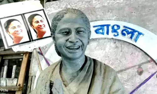 The Durga idol created by Mintu Pal has been made to look like Mamata Banerjee. (India Today)