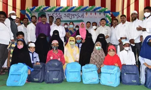 Deputy Chief Minister Amzath Basha distributing the kits to minority students meant to pursue studies in Madrasa in Kadapa on Saturday