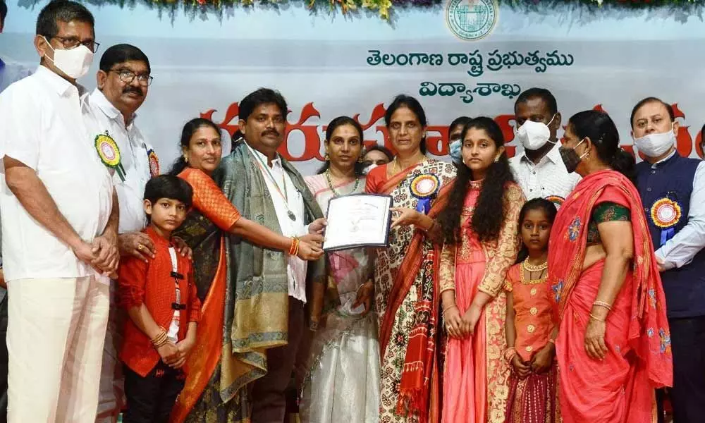 Two teachers from Telangana receive national awards