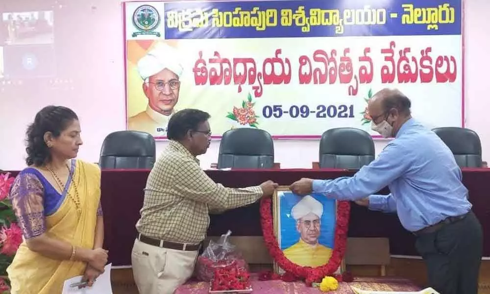 Senior officials of VSU offering floral tributes to former President Dr S Radhakrishnan on the varsity premises in Nellore on Sunday
