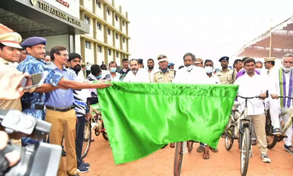 District Collector P Koteshwara Rao flagging off the cycle rally from the Athena School in Kurnool on Monday.