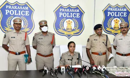 SP Malika Garg explaining details of the dacoity in Ongole on Monday