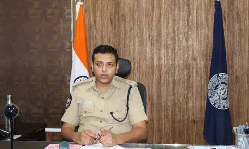 SP Rahul Dev Sharma interacting with Mahila police in Eluru on Monday